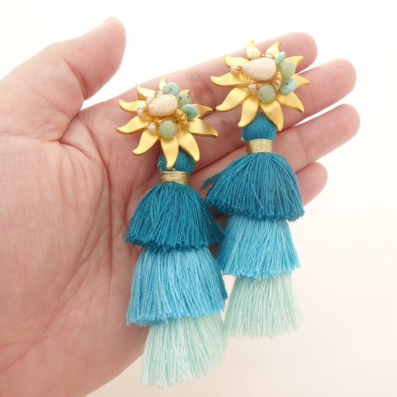 Vintage 1980s gold and green beaded clip on earrings with teal green tassels - Picture 6 of 7